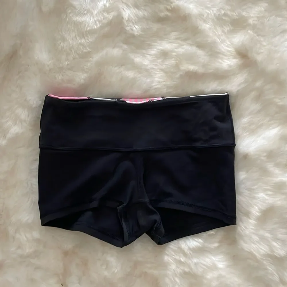 Lululemon Boogie Short Reversible Black Quilt Pink bootie Aztec Stripe s…